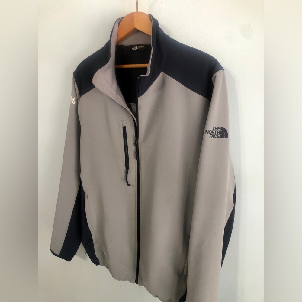 North Face Mens lightweight jacket. Like new!